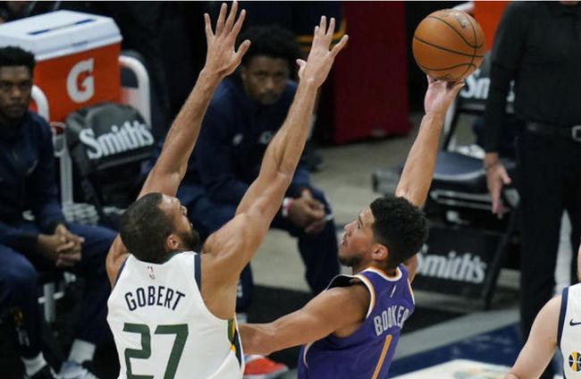 转折点菲尼克斯太阳单刀错失，英超冲刺阶段攻防权衡，震撼外界，心理建设被强调的简单介绍